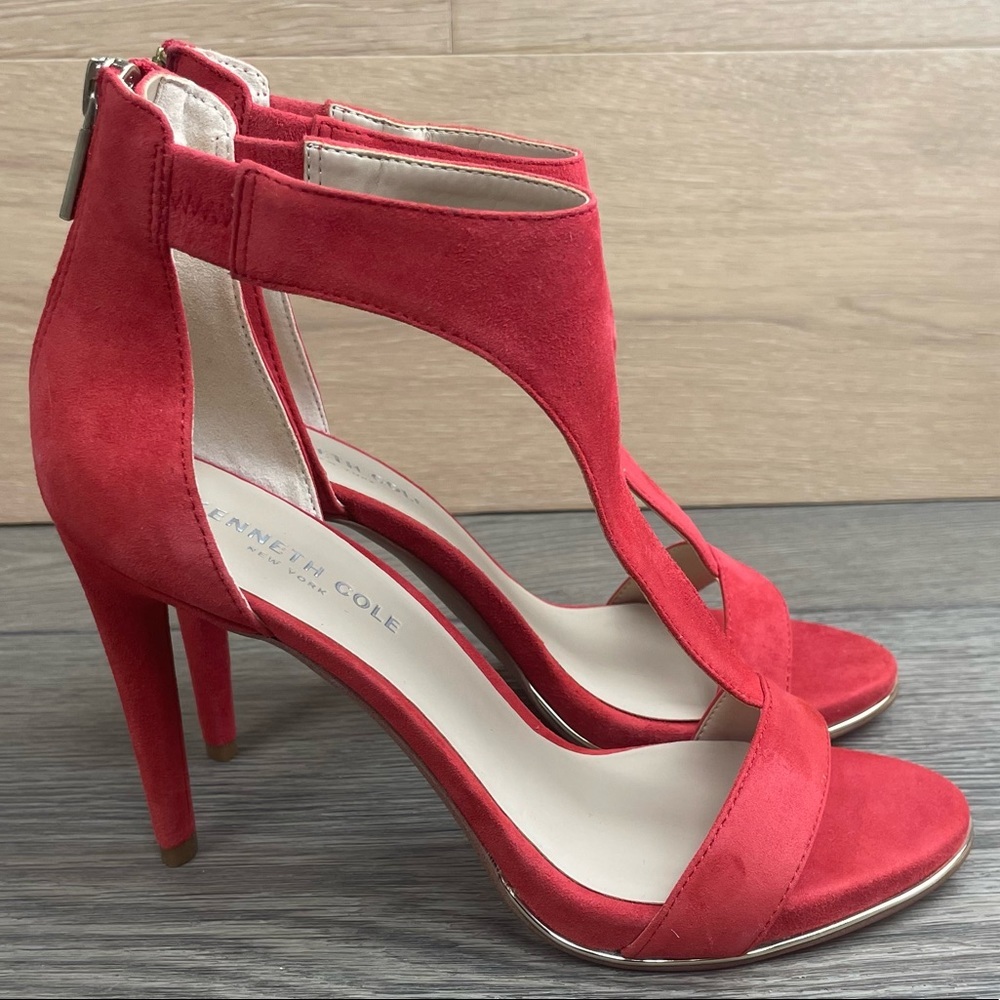 KENNETH COLE T-Strap Comfort Ankle Strap Zip-Up Leather Sandals